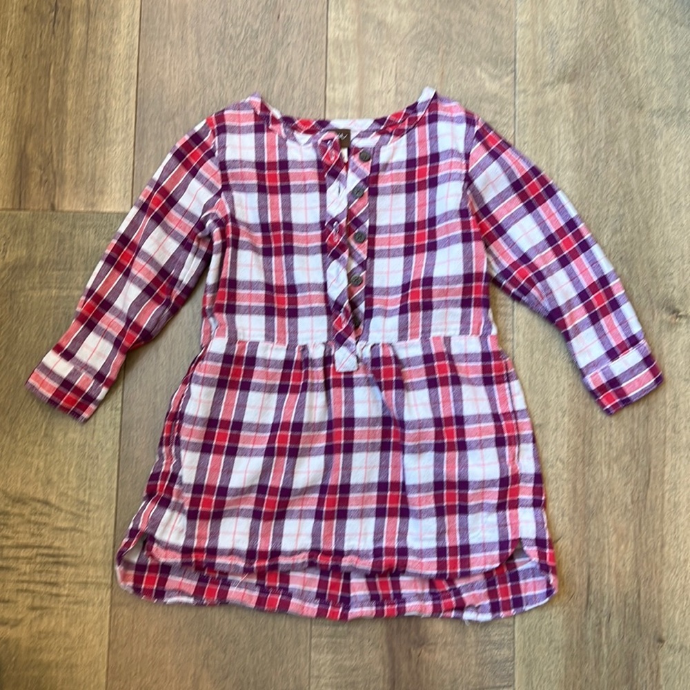 Tea long sleeve plaid dress.